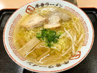 牛骨ラーメン Ramen with beaf bone soup
