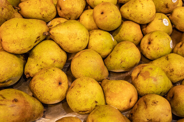 organic fresh pears on the market