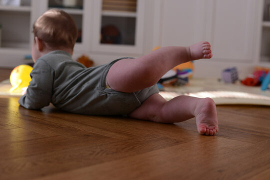 Baby boy practice crawling and balance for the first time. Litle big moments.