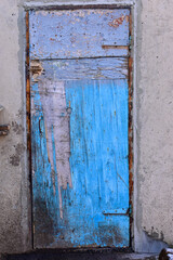 vintage wooden door. old wooden door with peeling paint. barn door.