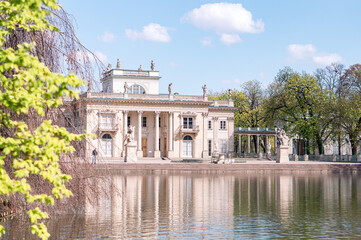 Fototapeta na wymiar Palace on the Island in the Royal Bath park