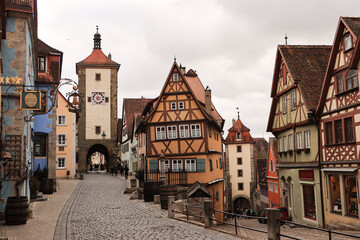Fototapeta na wymiar Romantisches Rothenburg; Plönlein mit Siebersturm