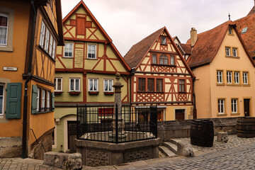 Romantisches Rothenburg; Brunnen am Plönlein