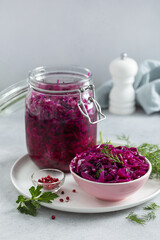 Quick pickled red cabbage