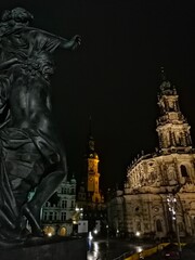 Fototapeta na wymiar Fürstenschloss in Dresden nachts