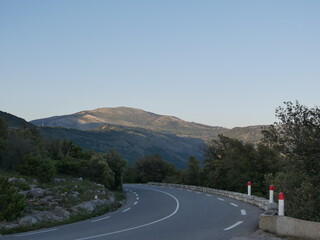 Route dans les montagnes du sud de la France