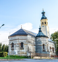 Obraz premium Serbian Ortodox Episcopal Church in Poor Condition Located in Plaski, Croatia. Damaged Building Under the Blue Sky