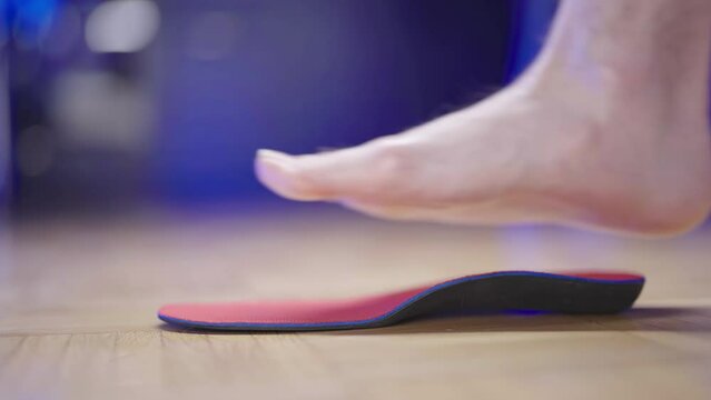 Fallen arch insole plastic support for shoes feet stepping on testing 4K