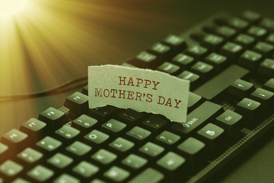 Text sign showing Happy Mothers Day. Business concept celebrated in honor of the motherhood s is influence in society Creating New Online Shop Business, Typing List Of Trading Goods
