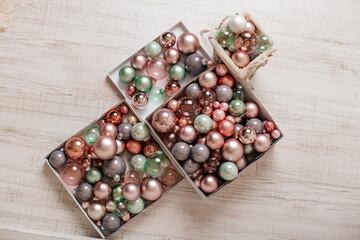 schöne pastellfarbene Glaskugel von oben fotografiert	