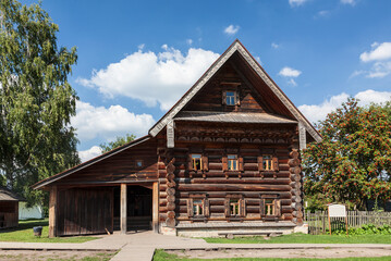 Fototapeta na wymiar Museum of Wooden Architecture and Peasant Life in Suzdal. The house of a wealthy peasant, built in the middle of the 19th century 