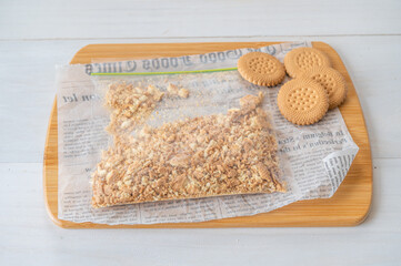 砕いたクッキー