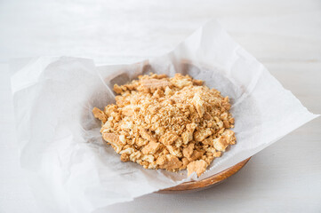 砕いたクッキー