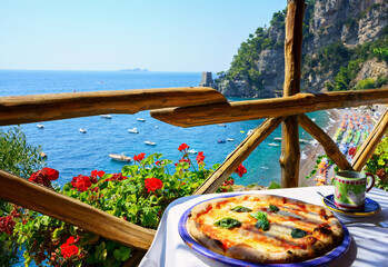Pizza place overlooking to beautiful Positano coast - obrazy, fototapety, plakaty