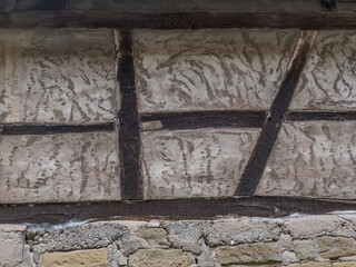 Gebäudeschäden an historischem Fachwerkhaus