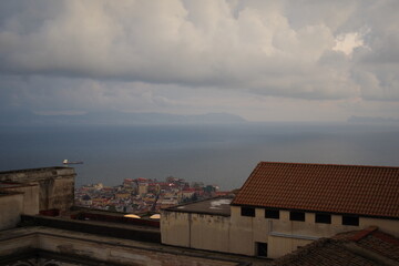 Fototapeta na wymiar Ville de Naples vue des hauteurs