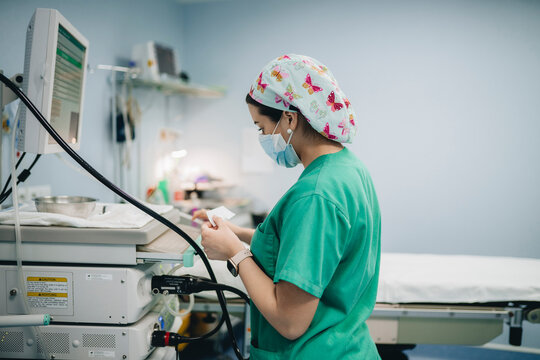 A female doctor prepares a colonoscopy