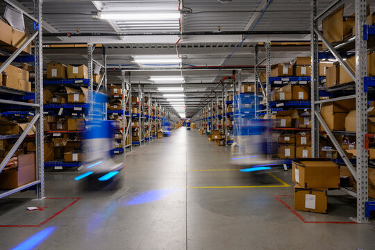  Robot Team glide through Ecommerce  Warehouse 