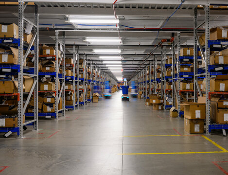 Multiple robots work through Ecommerce  Warehouse 