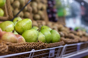 apples in the basket