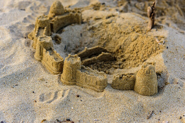 ビーチの砂で作る砂のお城