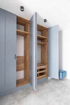 Entrance hall with a wardrobe with open doors