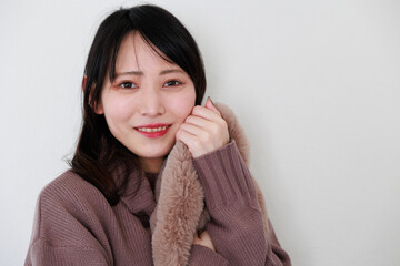 Fototapeta premium 冬服の日本人女性と白背景