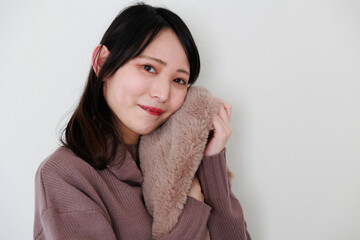冬服の日本人女性と白背景