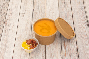 A good Cordovan salmorejo is to crush the tomatoes together with the previously peeled garlic