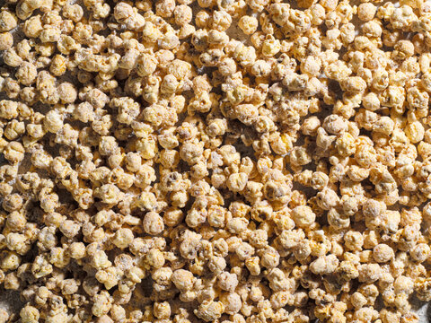 Coconut flavored popcorns