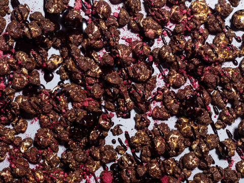 Chocolate and raspberry flavored popcorns