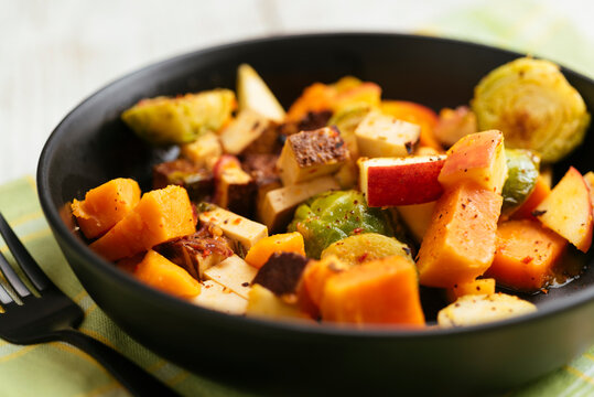 Winter vegetable skilled with apple and tofu