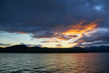 東郷湖からの日の出
