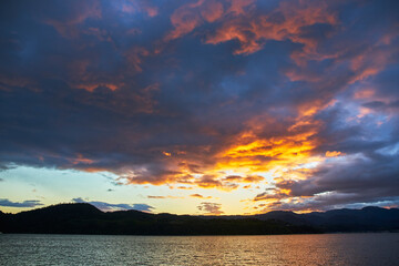 東郷湖からの日の出