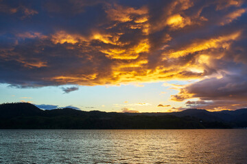 東郷湖からの日の出
