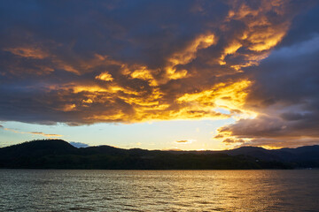 東郷湖からの日の出
