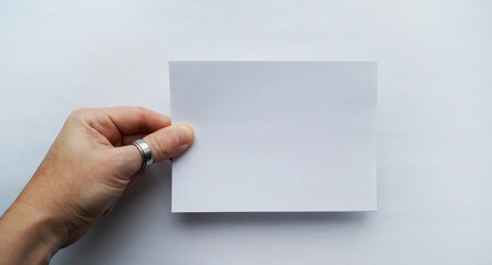 Fototapeta premium hand holding blank business card