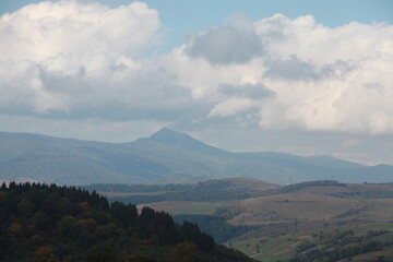 Obraz premium clouds over the mountain