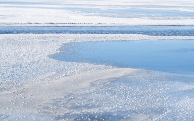 Obraz premium frozen river in winter