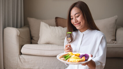 Obraz na płótnie Canvas Portrait image of a young woman eating vegetables, Vegan, Clean food, dieting concept