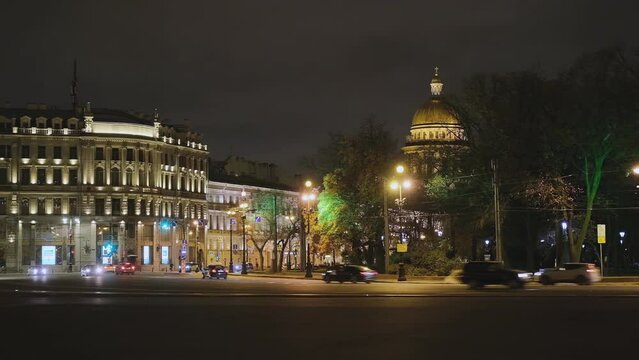 Night St. Petersburg. Palace passage. View of the house of Major General A.I. Glukhovsky and St. Isaac's Cathedral.