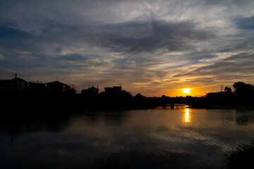 Fototapeta premium 夕焼けと川