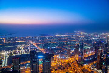 Fototapeta na wymiar ドバイの摩天楼・超高層ビルと夜景