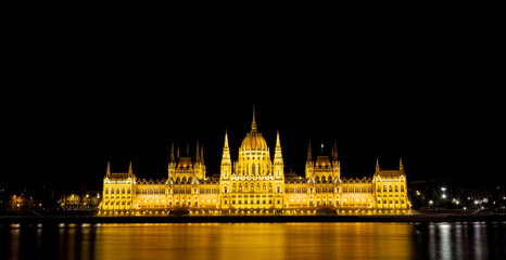 Fototapeta na wymiar hungarian parliament