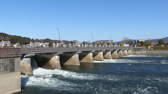 琵琶湖の水の出口　瀬田南郷洗堰