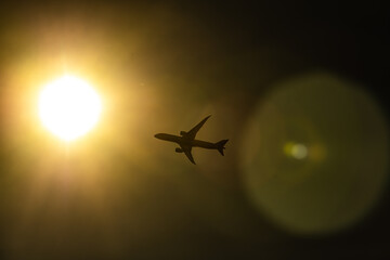 飛行機と太陽