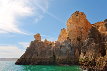Felsen und Meeresgrotten in der Algarve