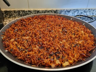 Vegan fideua with alioli