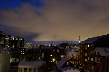 Fototapeta na wymiar Morgendämmerung über Reykjavik