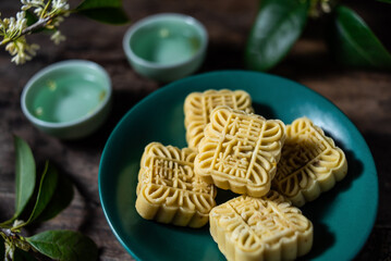 Autumn delicacies sweet-scented osmanthus cake and sweet-scented osmanthus tea